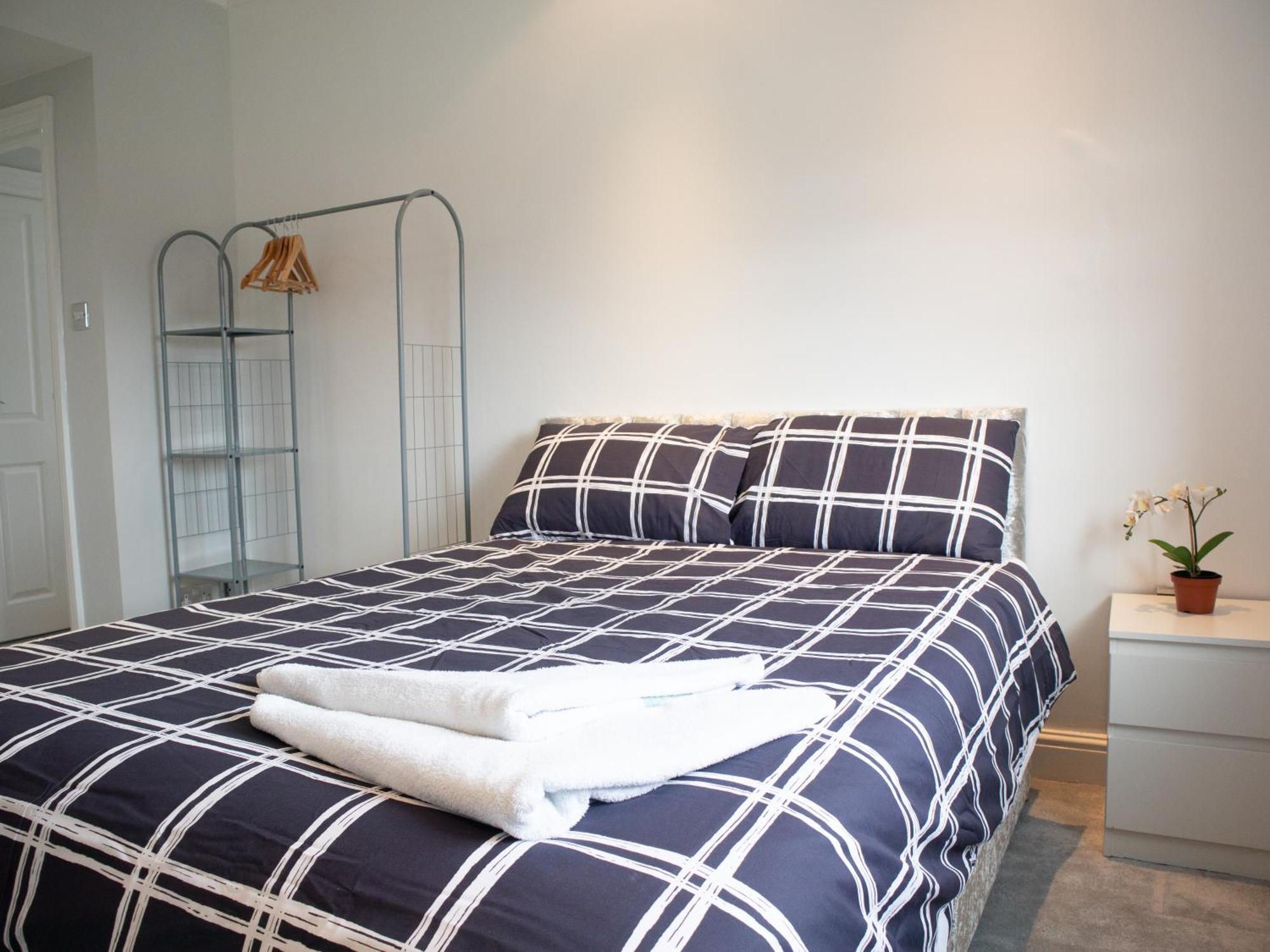 Bright Private Terrace - Free Private Parking - Tv - Wifi - Netflix