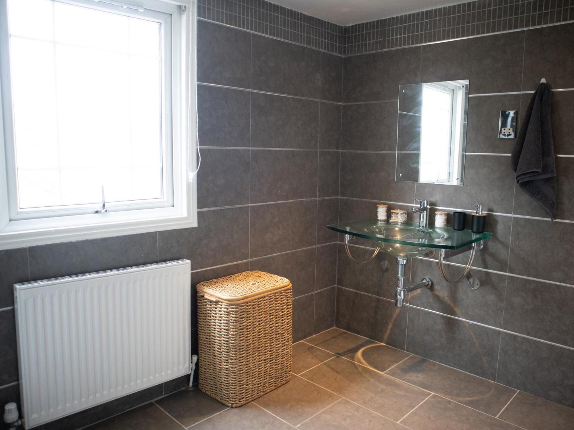 Bright Private Terrace - Free Private Parking - Tv - Wifi - Netflix Apartment