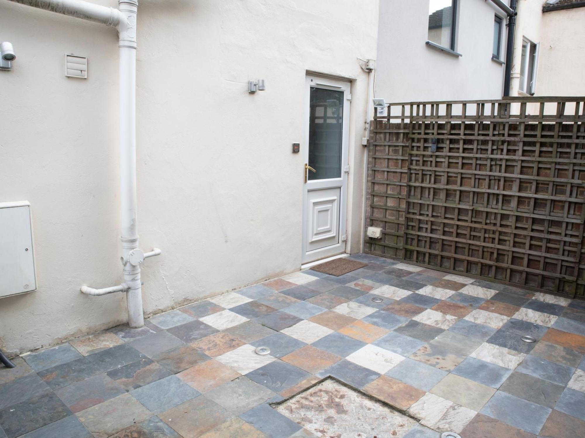 Apartment Bright Private Terrace - Free Private Parking - Tv - Wifi - Netflix *