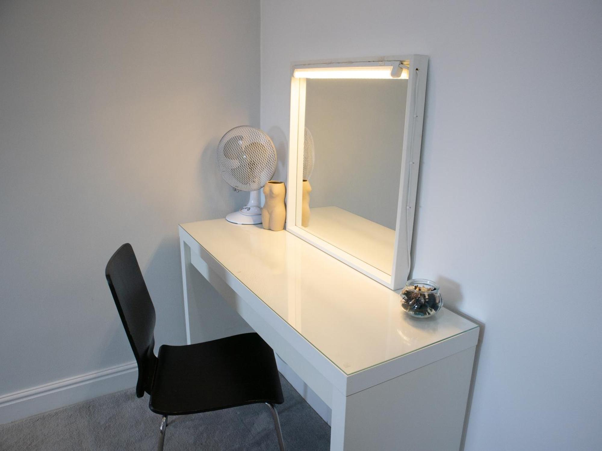Bright Private Terrace - Free Private Parking - Tv - Wifi - Netflix Apartment Croydon