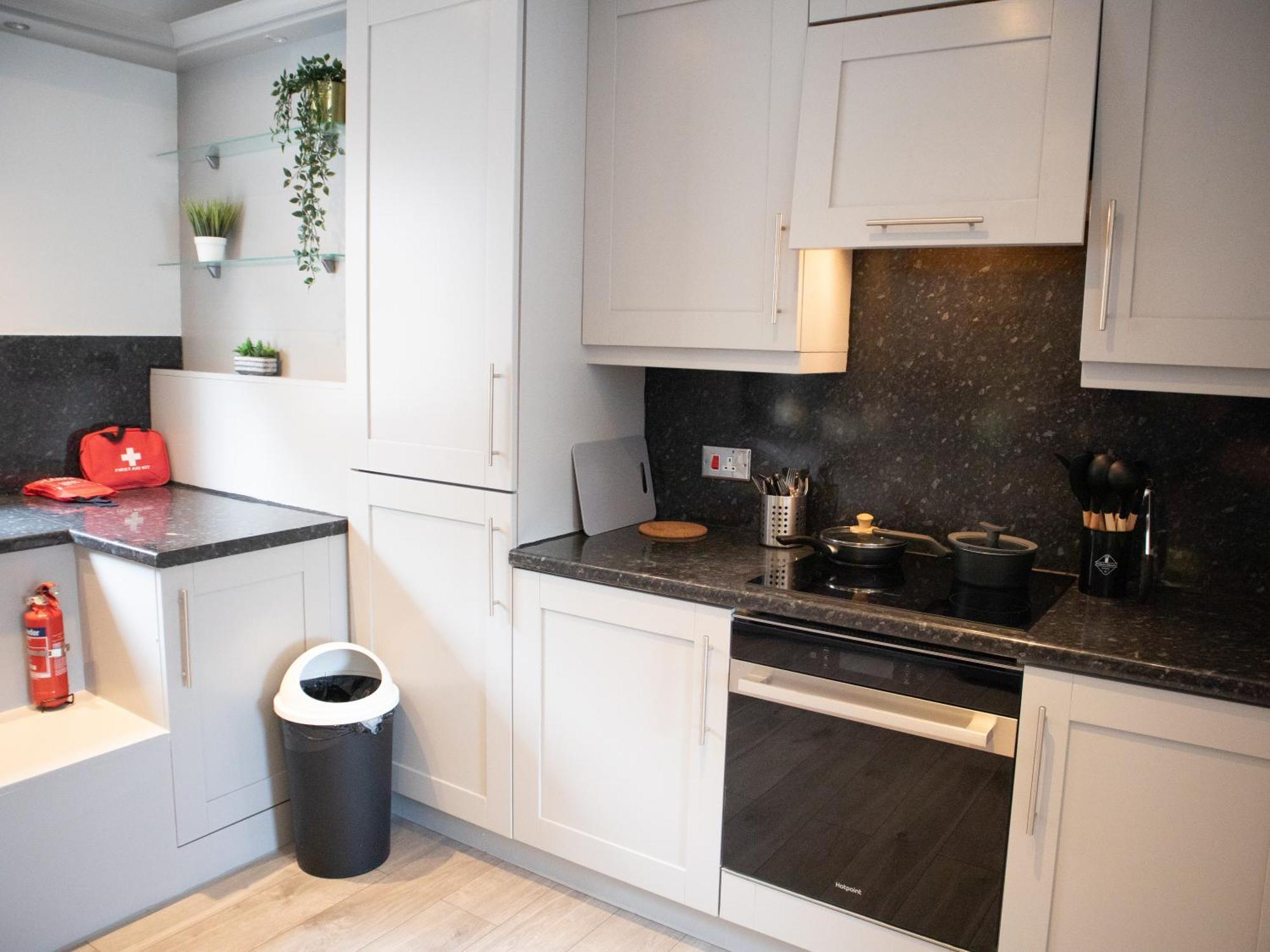 Apartment Bright Private Terrace - Free Private Parking - Tv - Wifi - Netflix
