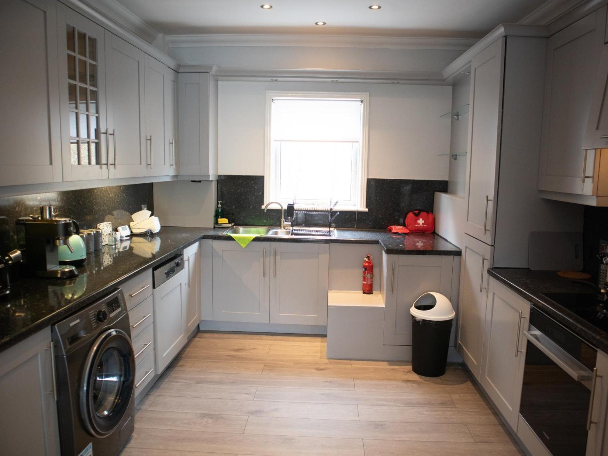 Apartment Bright Private Terrace - Free Private Parking - Tv - Wifi - Netflix
