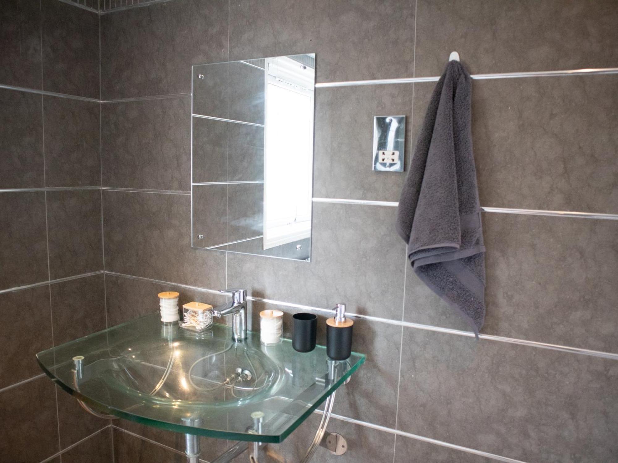 Bright Private Terrace - Free Private Parking - Tv - Wifi - Netflix Croydon
