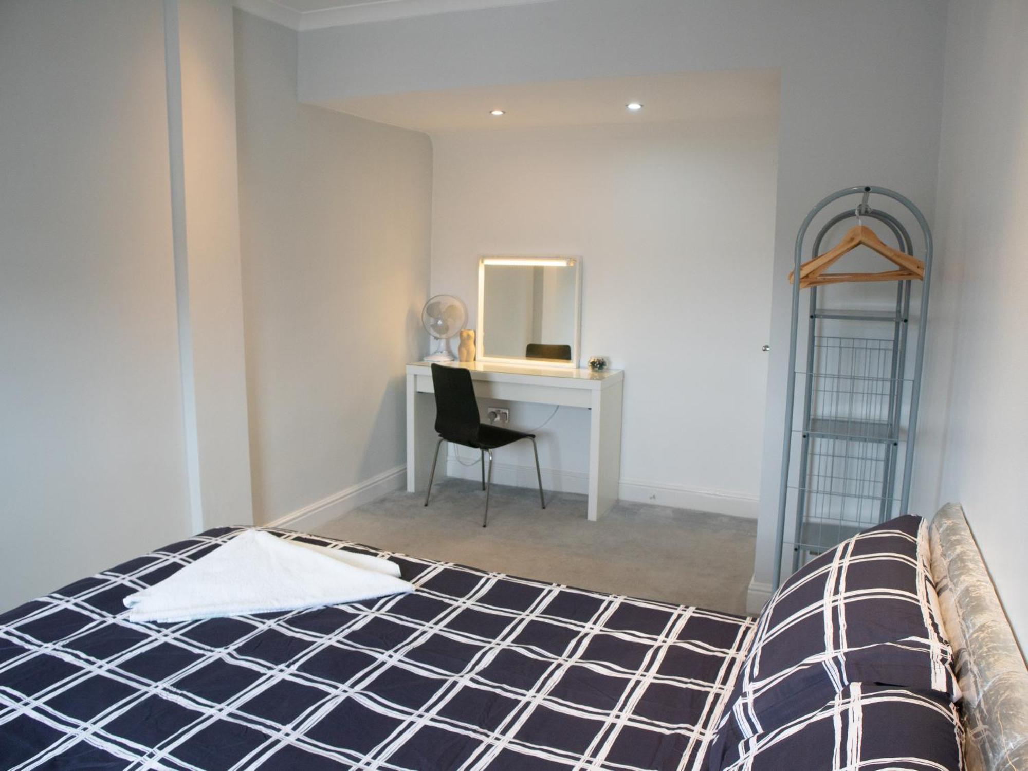 Bright Private Terrace - Free Private Parking - Tv - Wifi - Netflix *